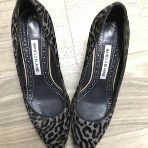 Manolo blahnik cheetah print fur pumps
